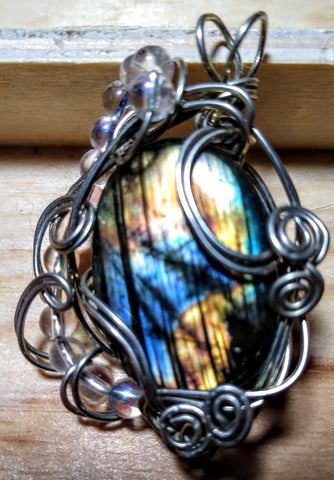 Beetle Wing Labradorite Pendant