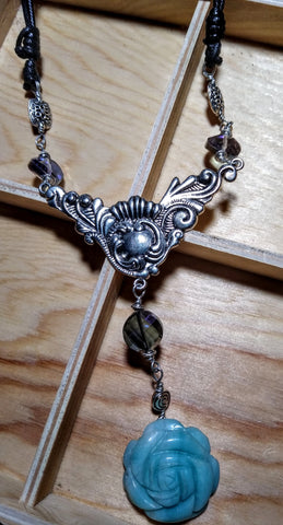 Victoriana Amazon Rose Necklace